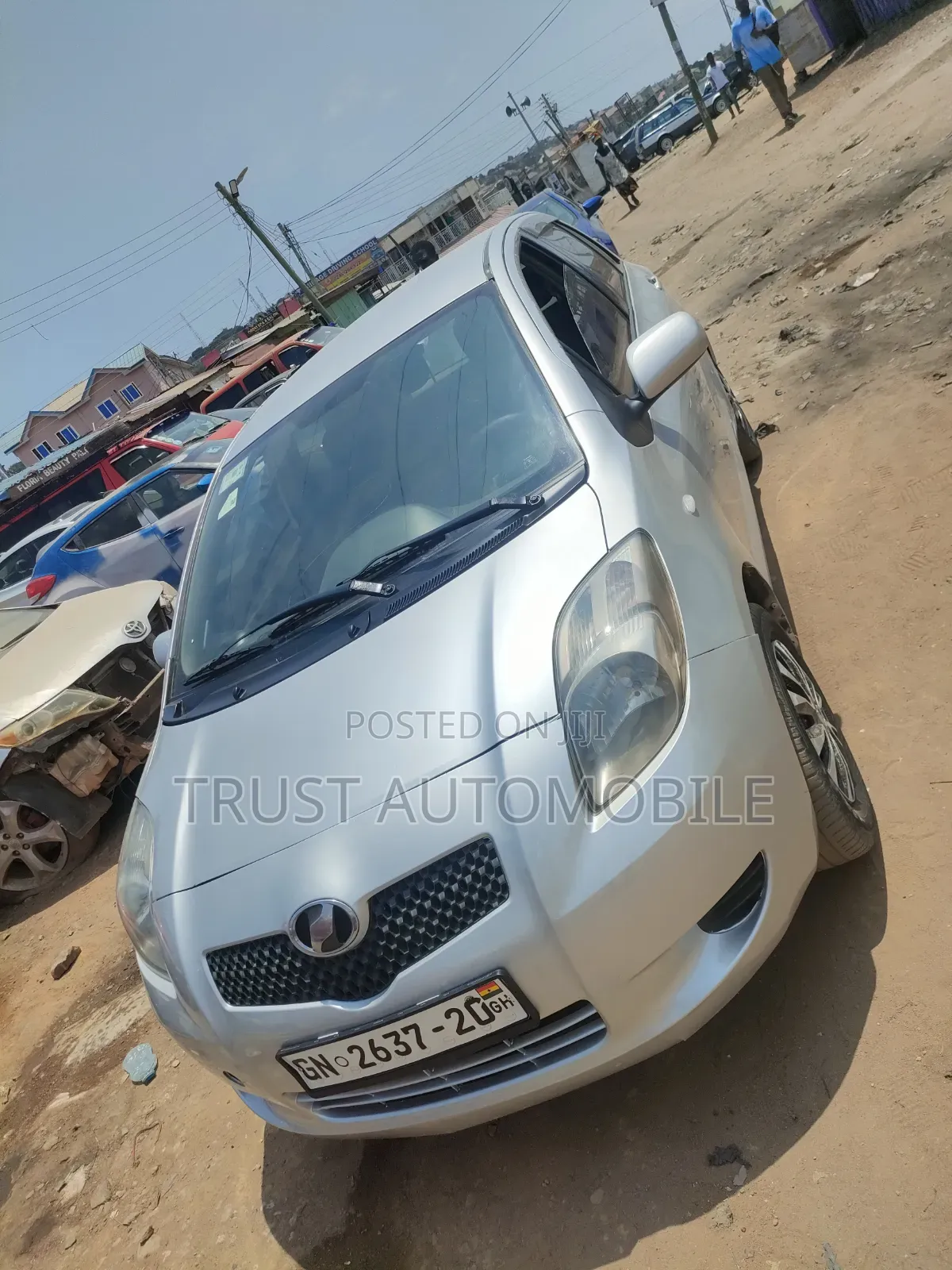 Toyota Vitz 2010 Silver