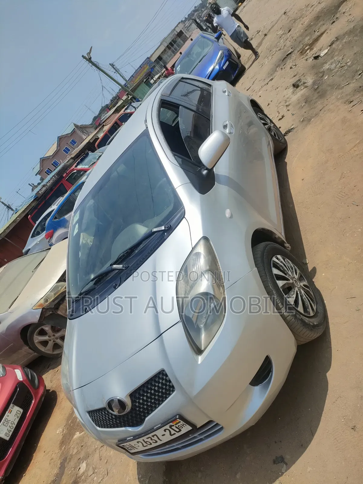 Toyota Vitz 2010 Silver
