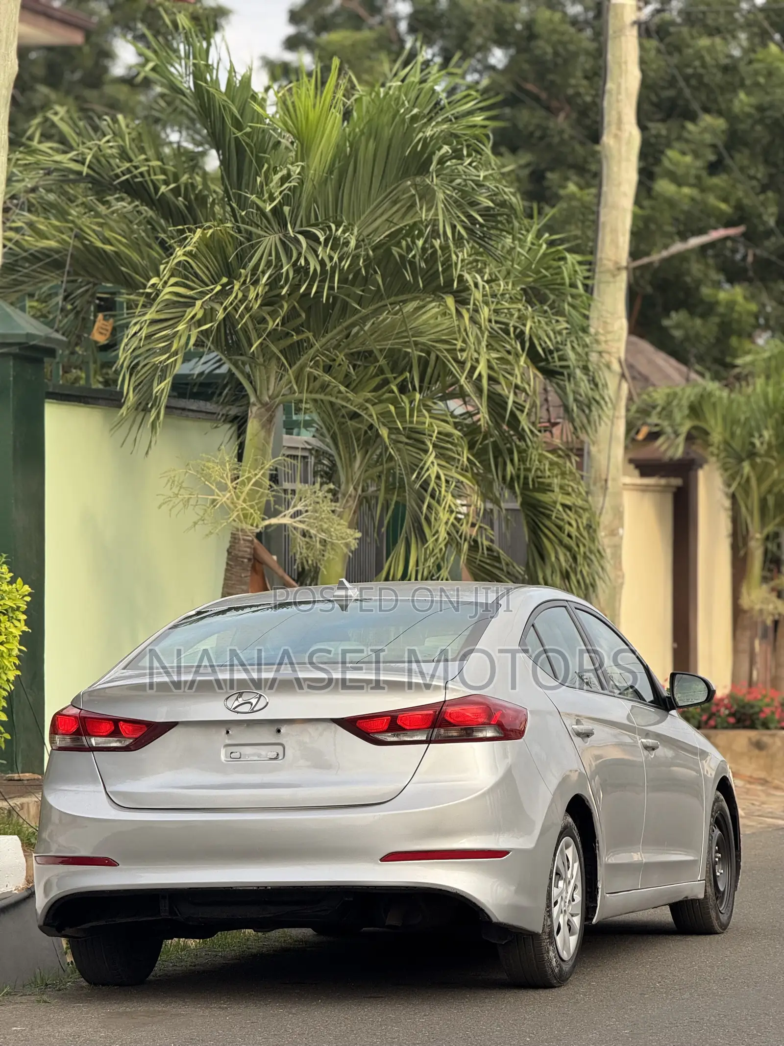 Hyundai Elantra SE Sedan FWD (2.0L 4cyl 6M) 2017 Silver
