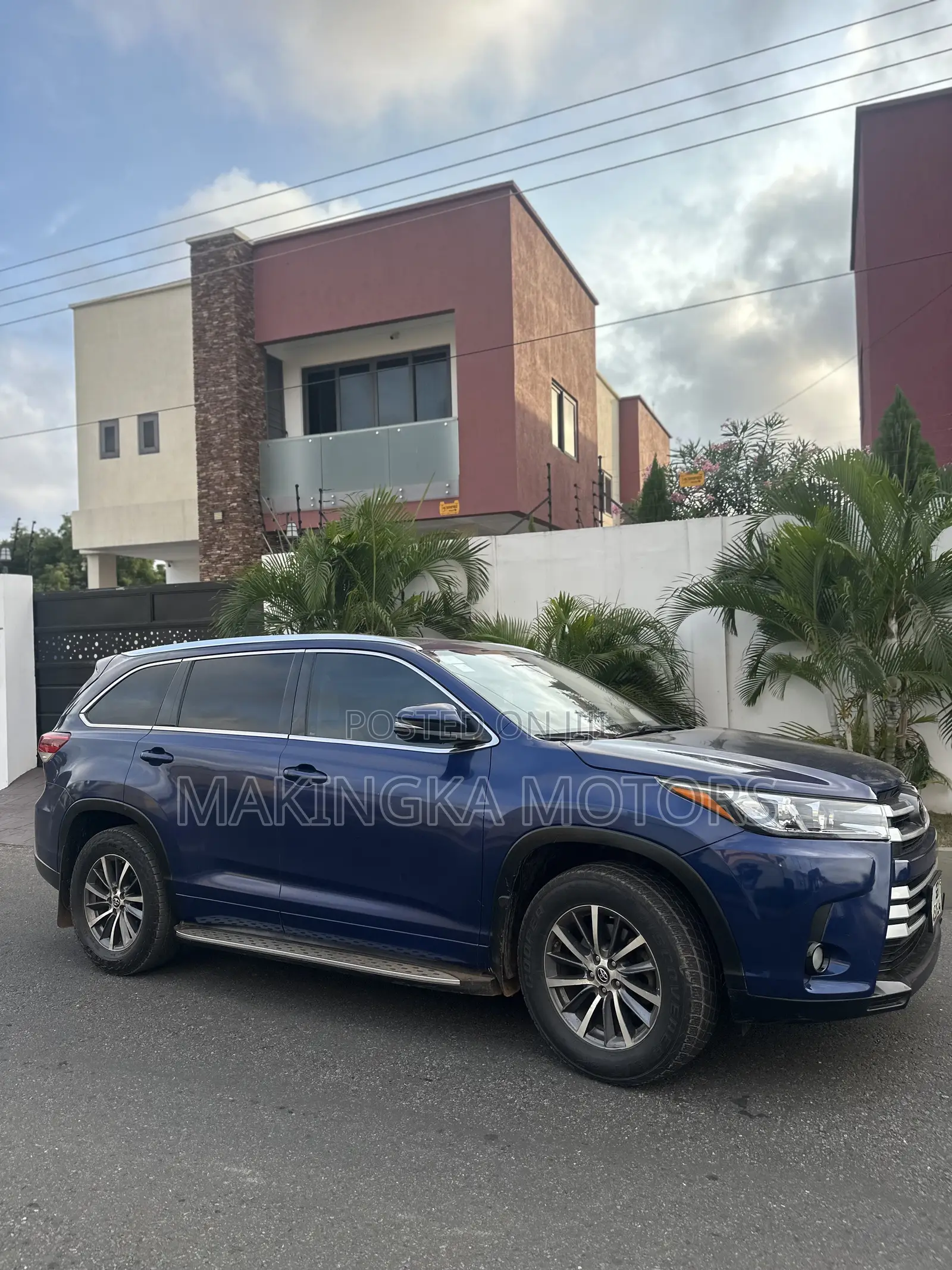 Toyota Highlander XLE 4x4 V6 (3.5L 6cyl 8A) 2017 Blue