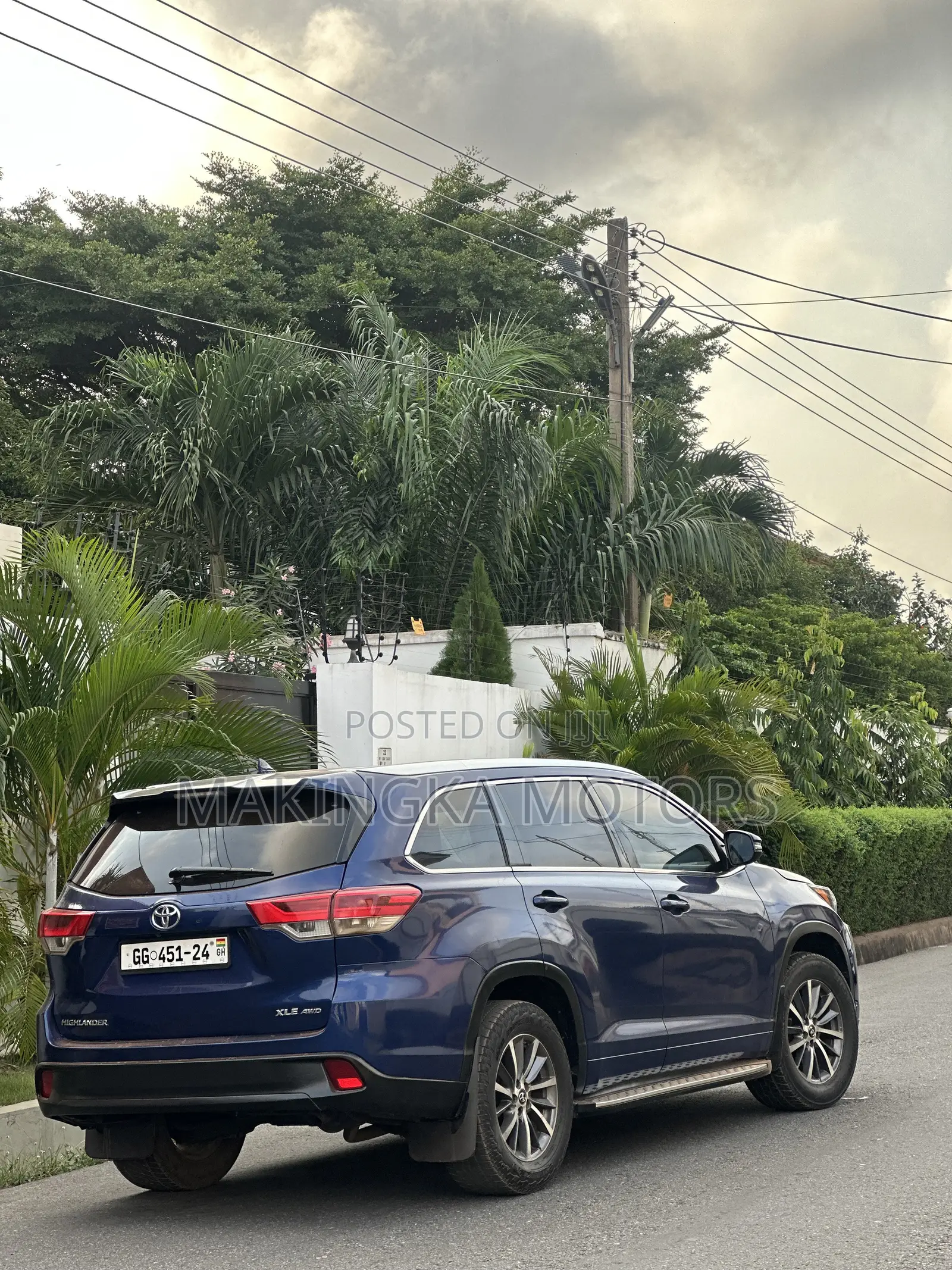 Toyota Highlander XLE 4x4 V6 (3.5L 6cyl 8A) 2017 Blue