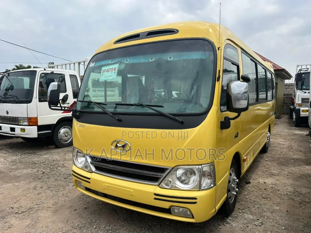 Hyundai County 2017 Yellow