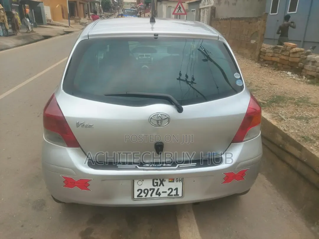 Toyota Vitz 2010 Gray
