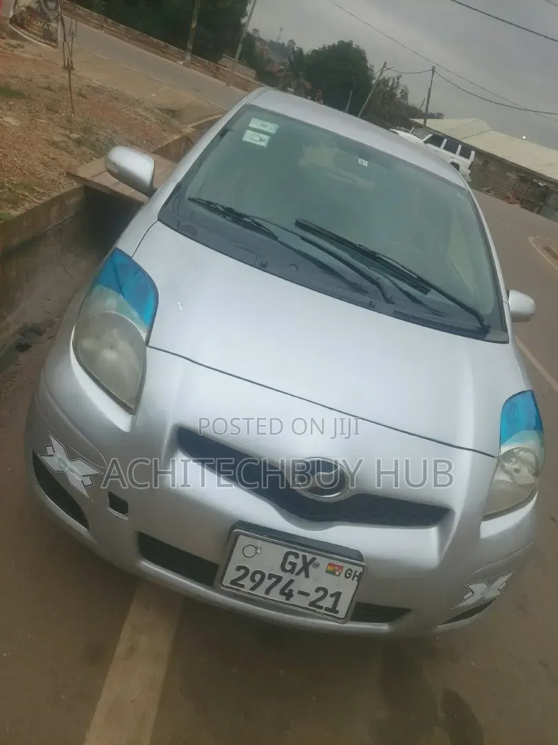 Toyota Vitz 2010 Gray