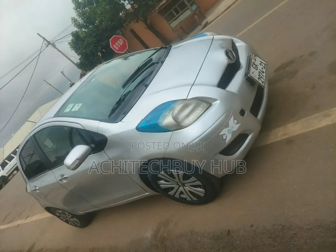 Toyota Vitz 2010 Gray