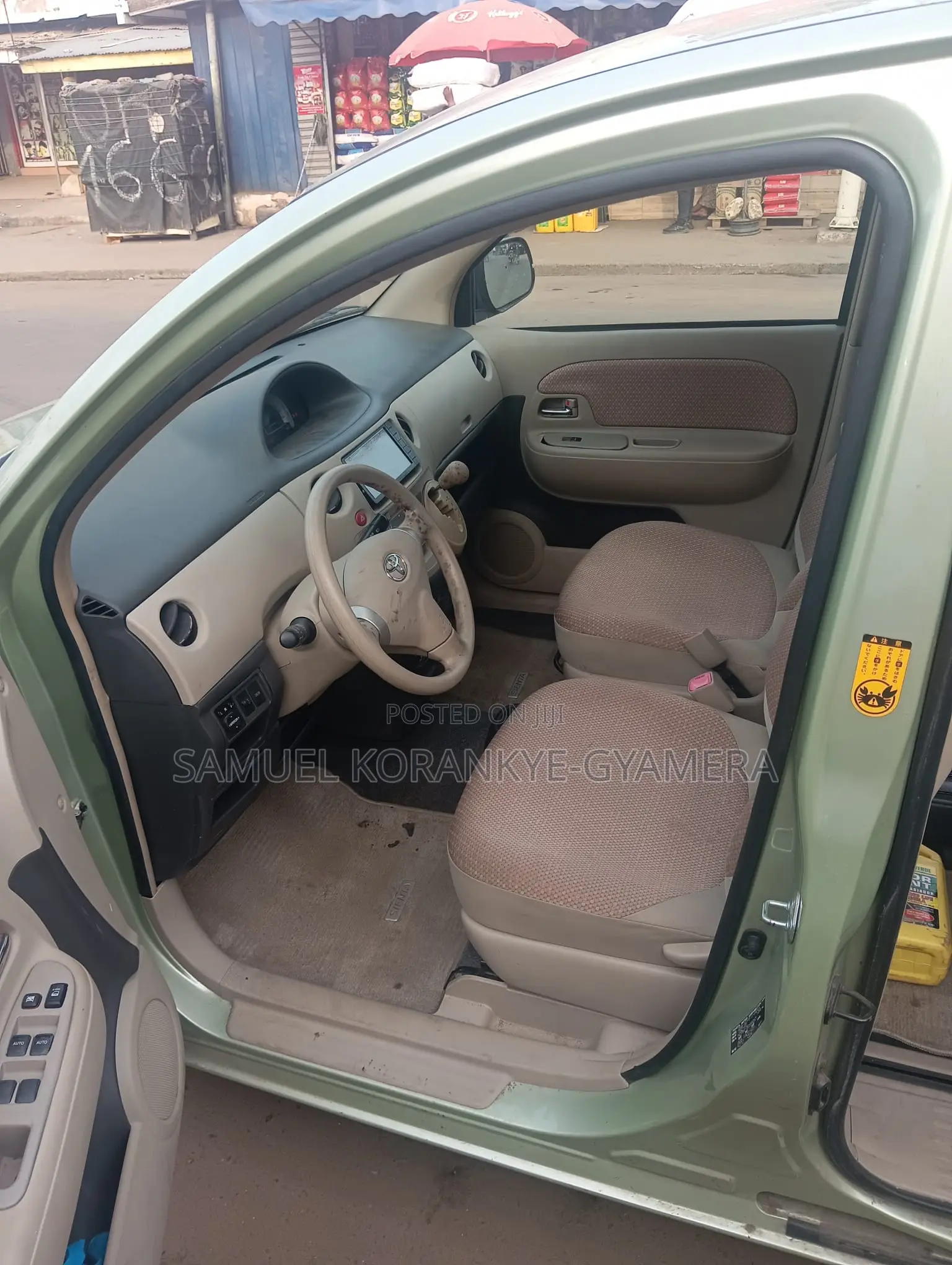 Toyota Sienta 2011 Green