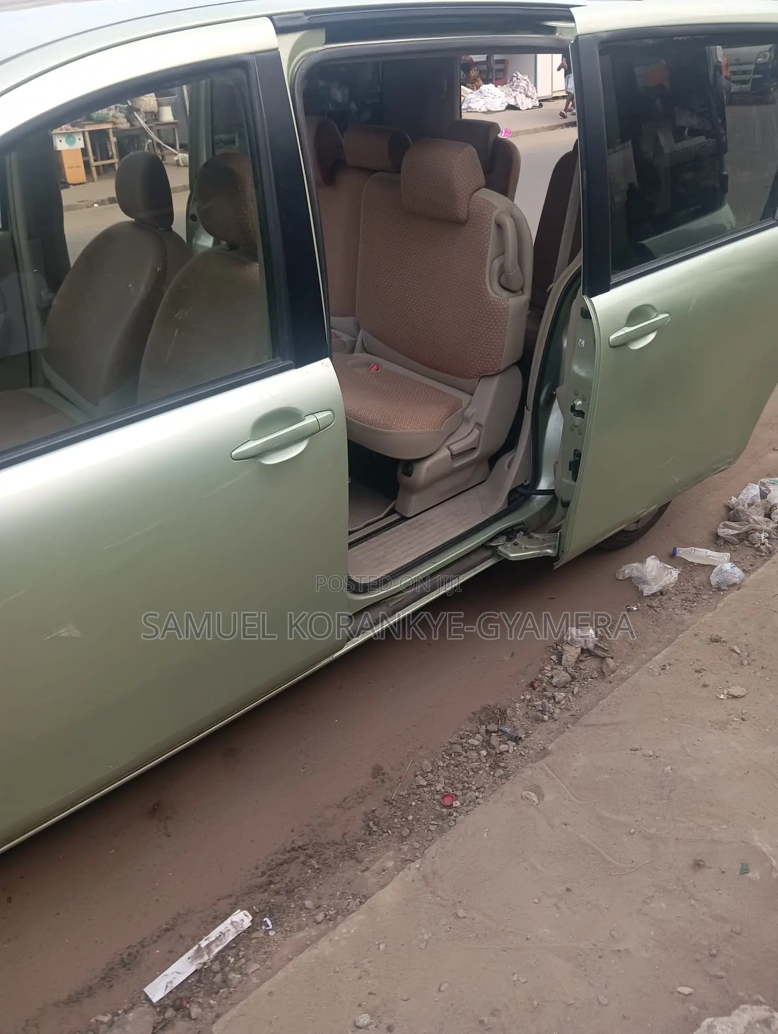 Toyota Sienta 2011 Green