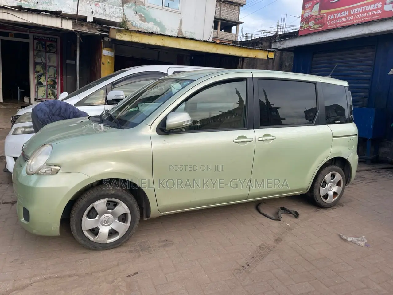 Toyota Sienta 2011 Green