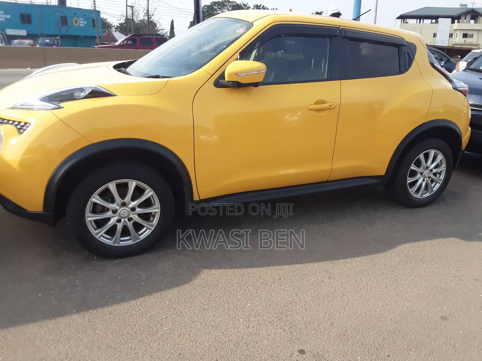 Nissan Juke 2011 Yellow