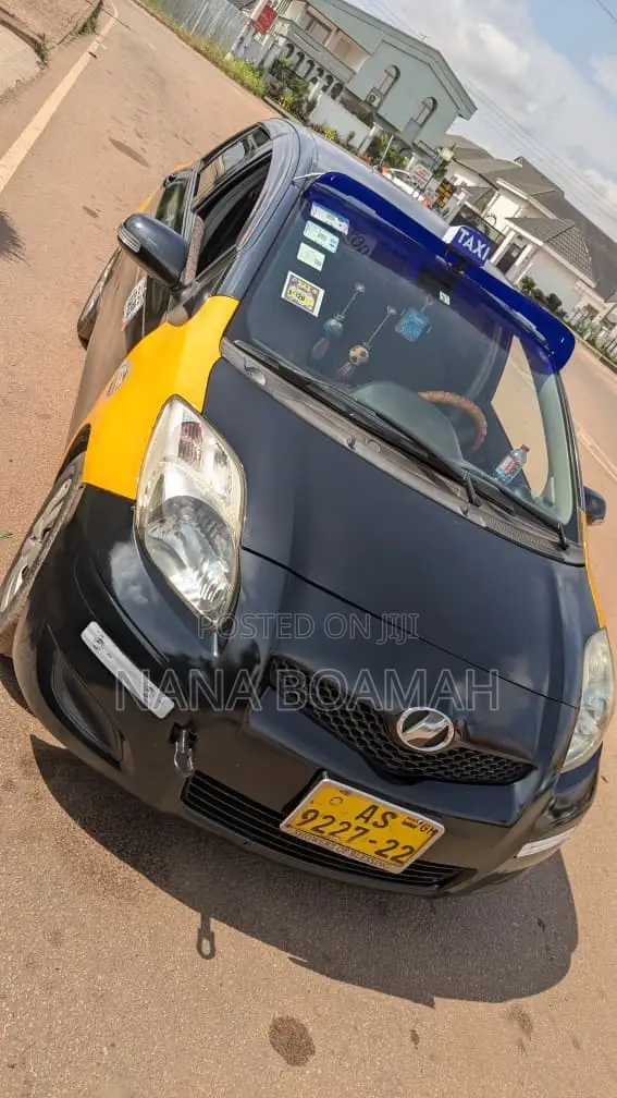 Toyota Vitz 2010 Black