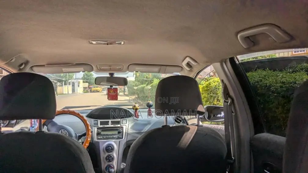 Toyota Vitz 2010 Black