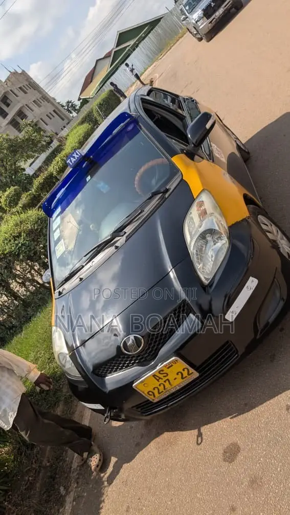 Toyota Vitz 2010 Black