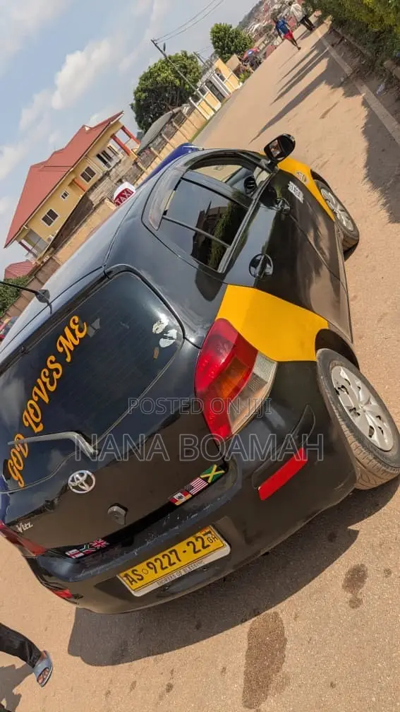 Toyota Vitz 2010 Black