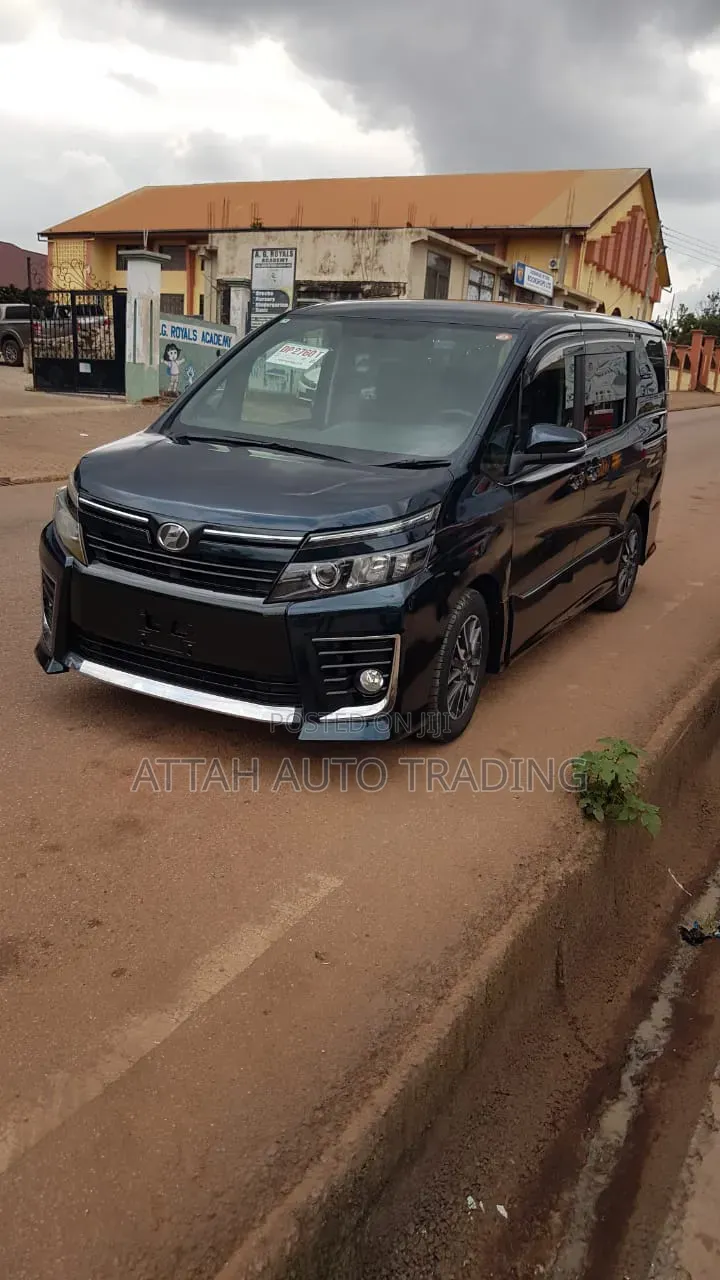 Toyota Voxy 2014 Black