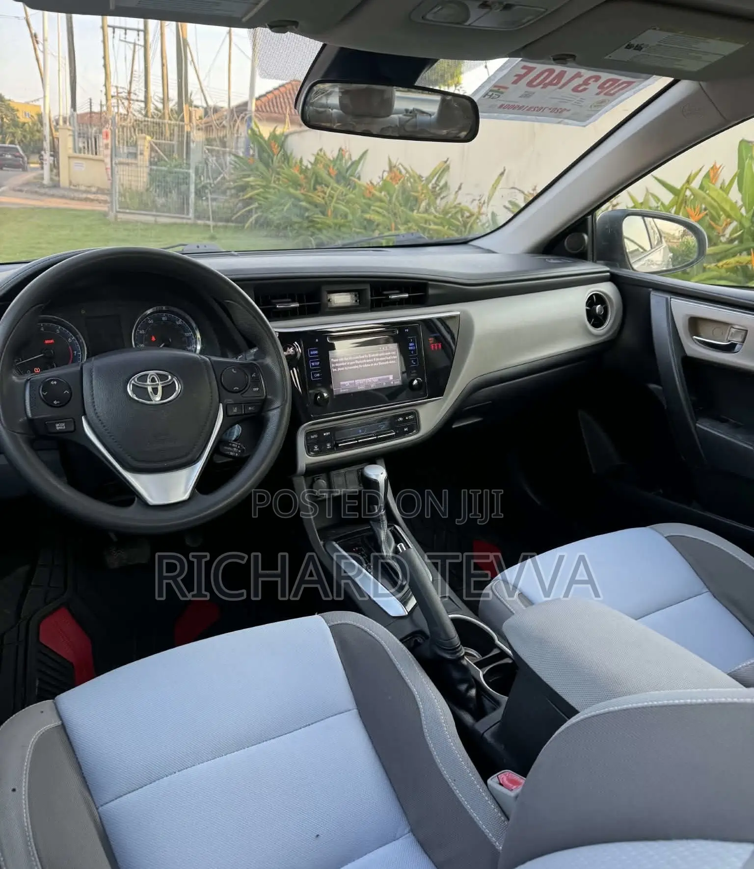 Toyota Corolla LE Eco (1.8L 4cyl 2A) 2018 Silver