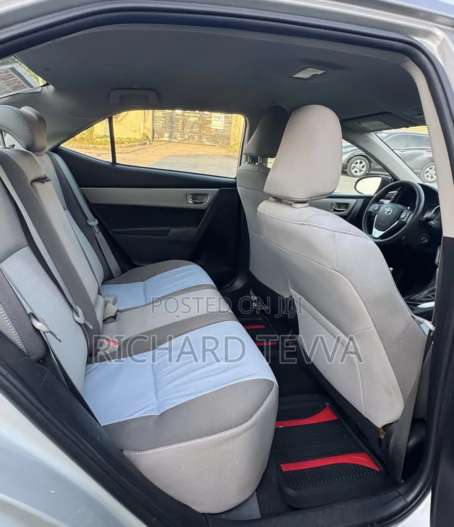 Toyota Corolla LE Eco (1.8L 4cyl 2A) 2018 Silver