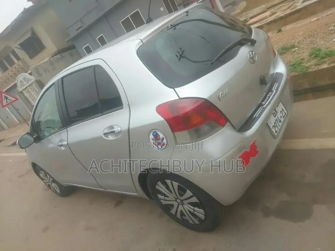 Toyota Vitz 2010 Gray