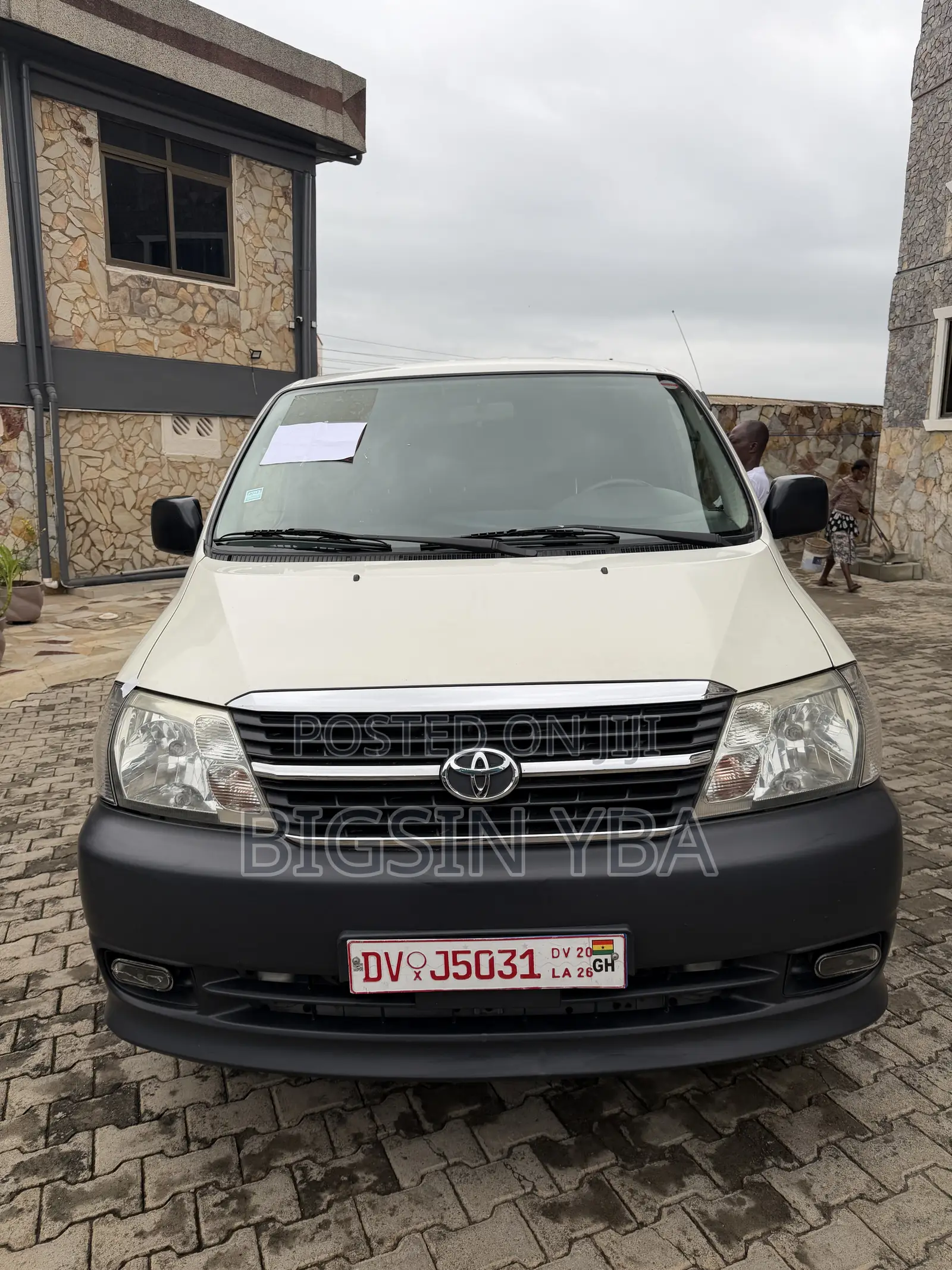 Toyota HiAce 2011 White