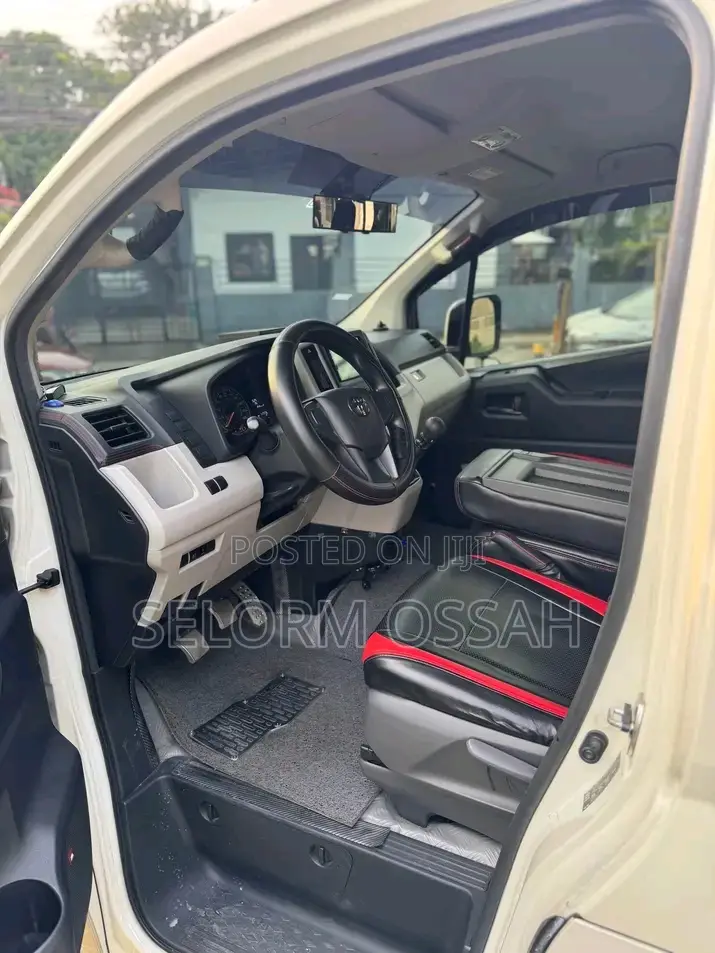 Toyota HiAce 2024 White