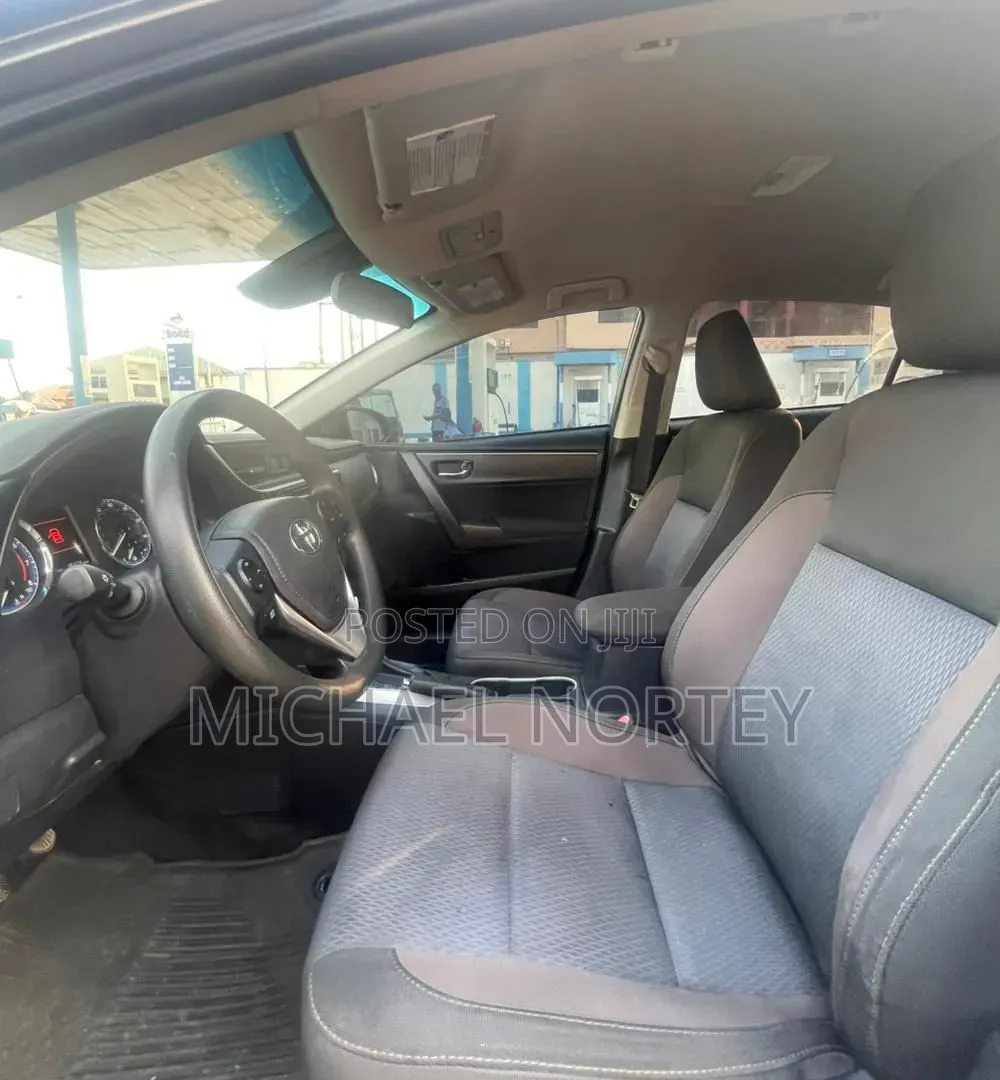 Toyota Corolla LE (1.8L 4cyl 2A) 2018 Gray