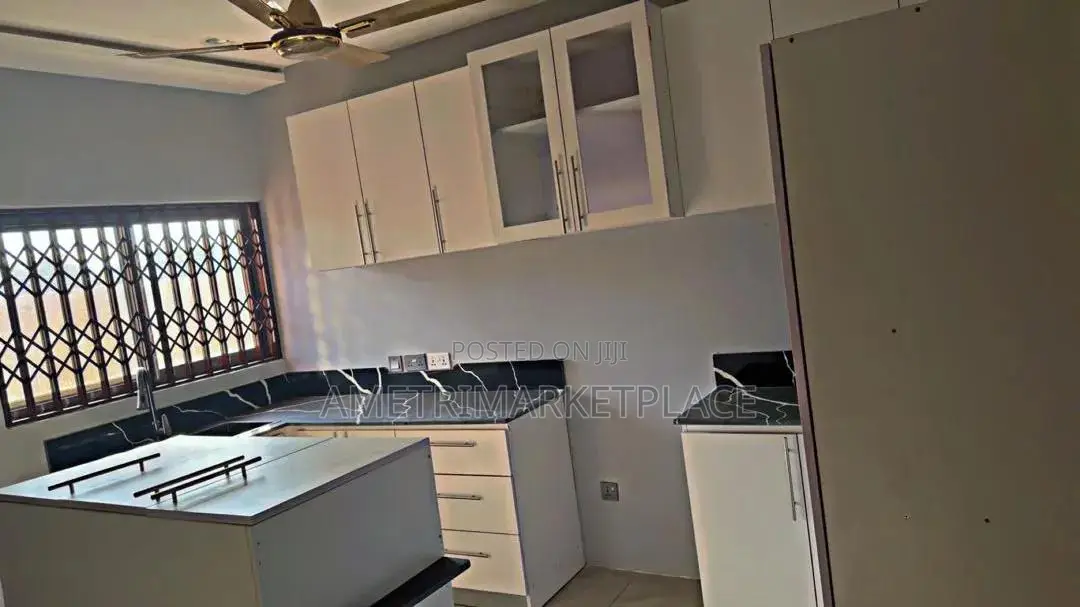 4bdrm House in Community 25 for sale