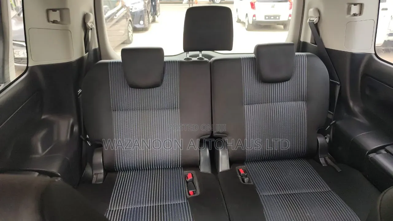 Toyota Voxy X 2WD 7-Seater 2014 White