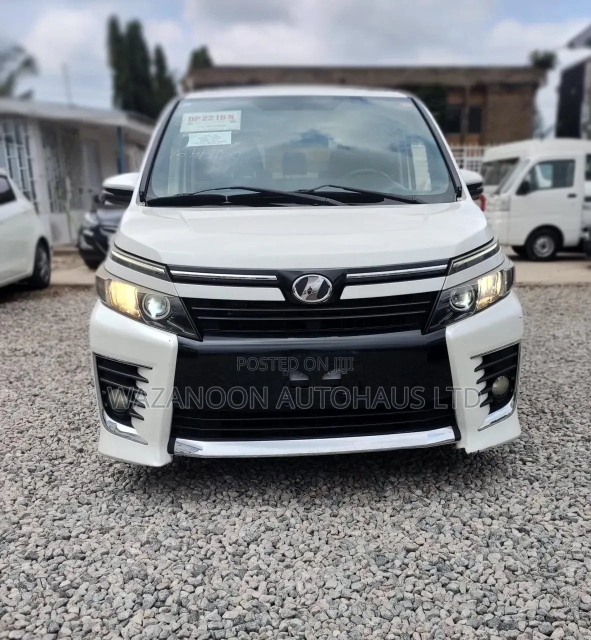 Toyota Voxy X 2WD 7-Seater 2014 White