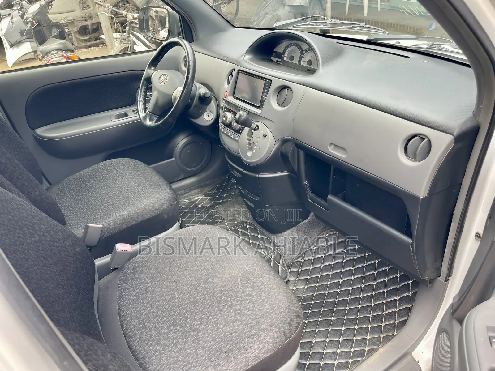 Toyota Sienta 1.5 AWD 2013 White