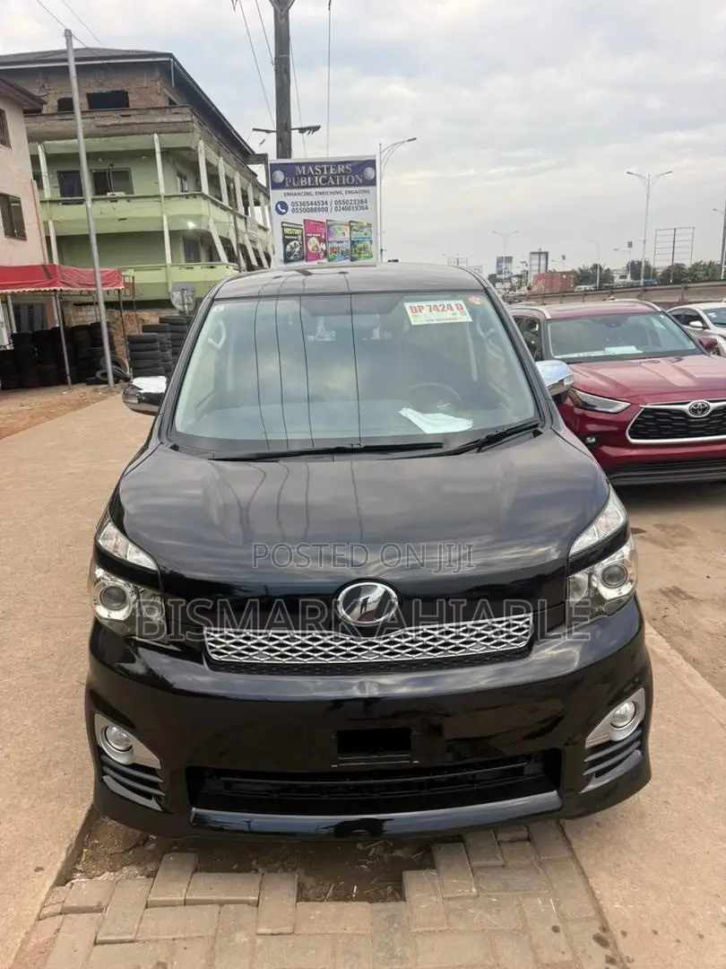 Toyota Voxy V 2WD 8-Seater 2011 Black