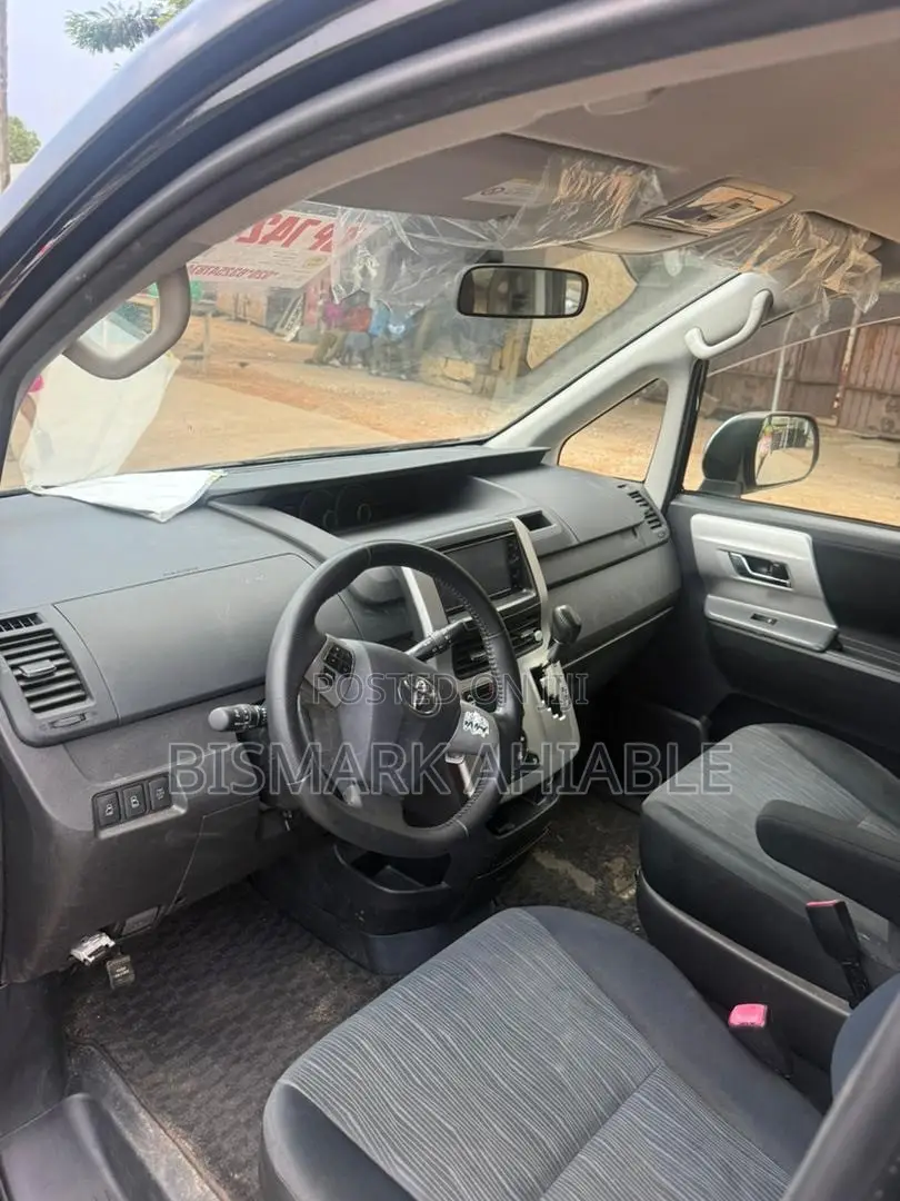 Toyota Voxy V 2WD 8-Seater 2011 Black