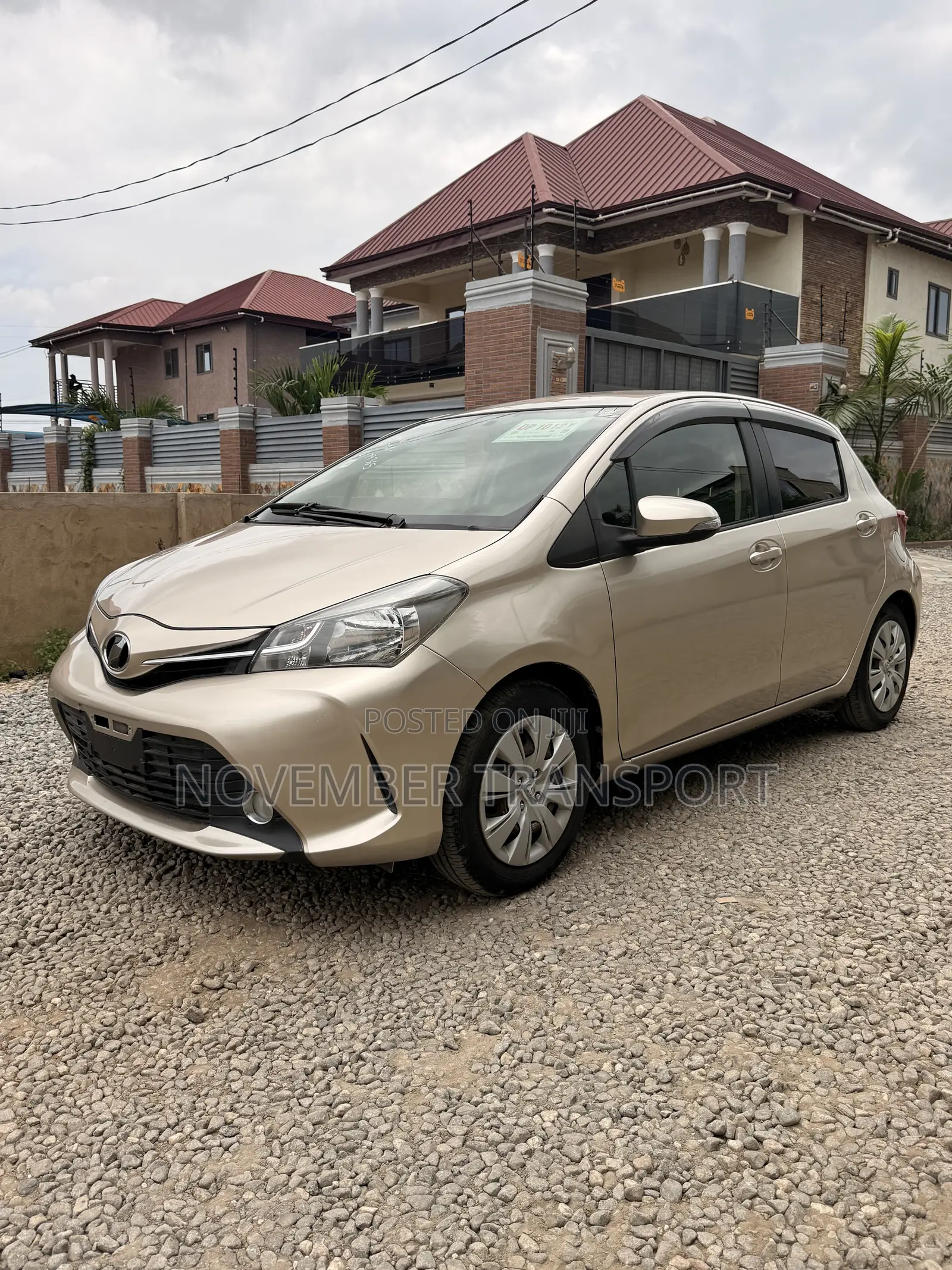 Toyota Vitz 1.3 FWD 5dr 2015 Gold
