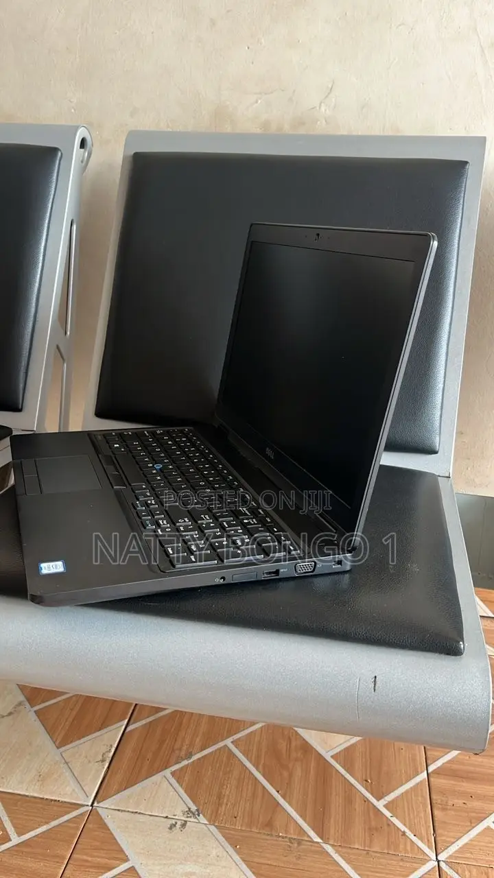 Laptop Dell Inspiron 15 5580 8GB Intel Core i5 SSD 256GB