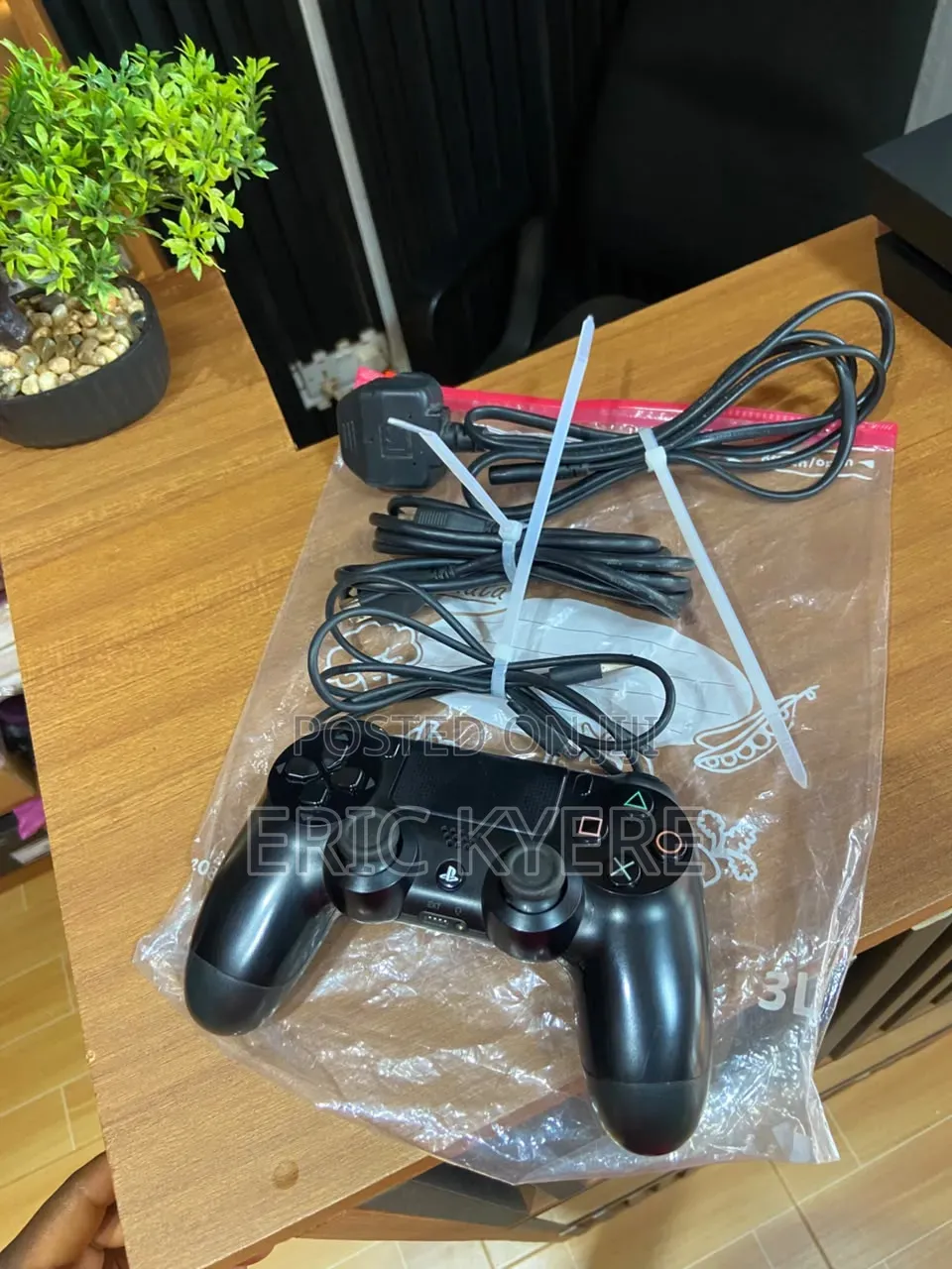 Sony PlayStation 4 Original Console Bundle - 1TB UK  Used