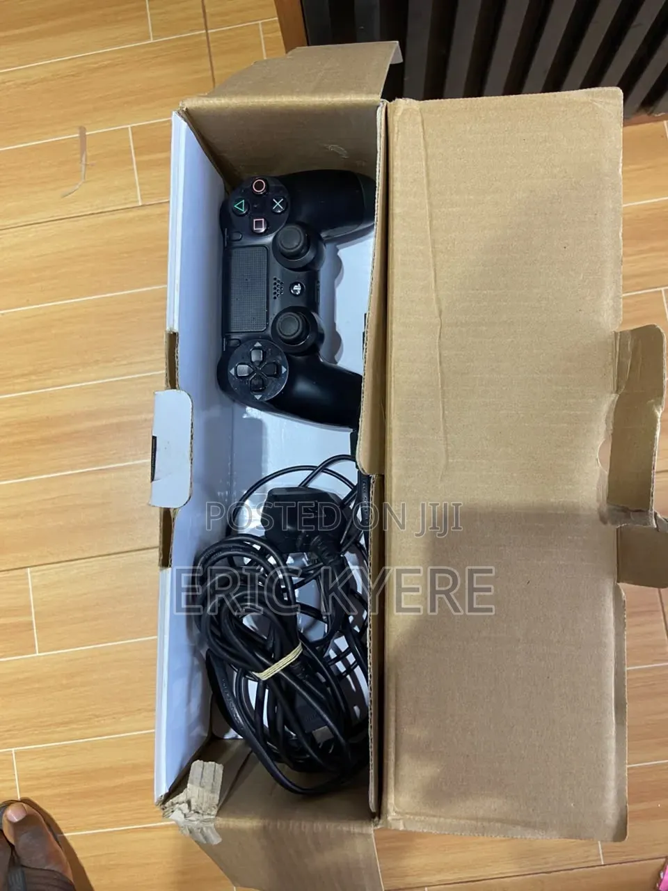 Sony PlayStation 4 Original Console Bundle - 1TB UK  Used