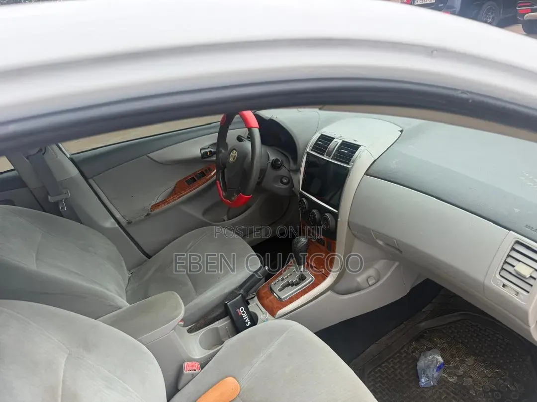 Toyota Corolla 2010 White