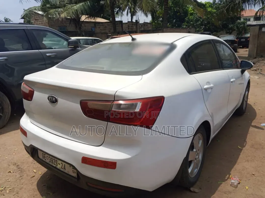 Kia Rio LX 4dr Sedan (1.6L 4cyl 6M) 2013 White