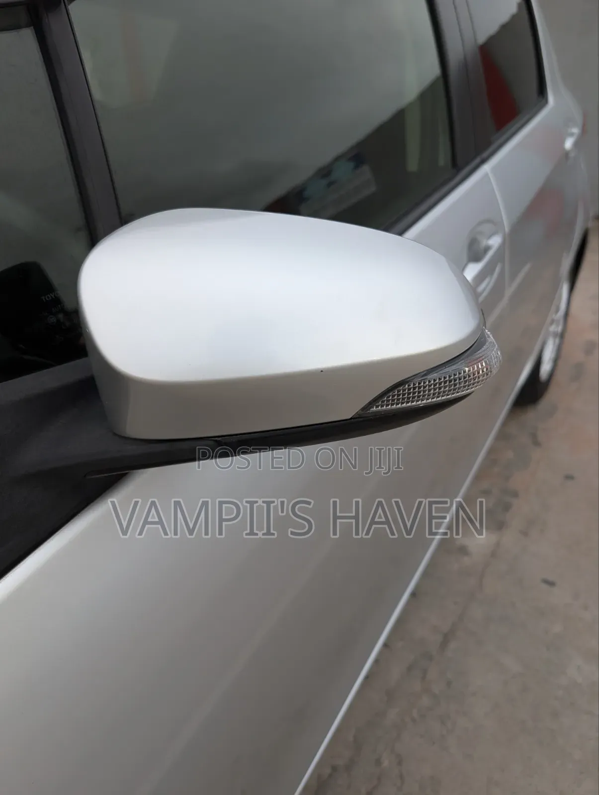 Toyota Vitz 2018 Silver