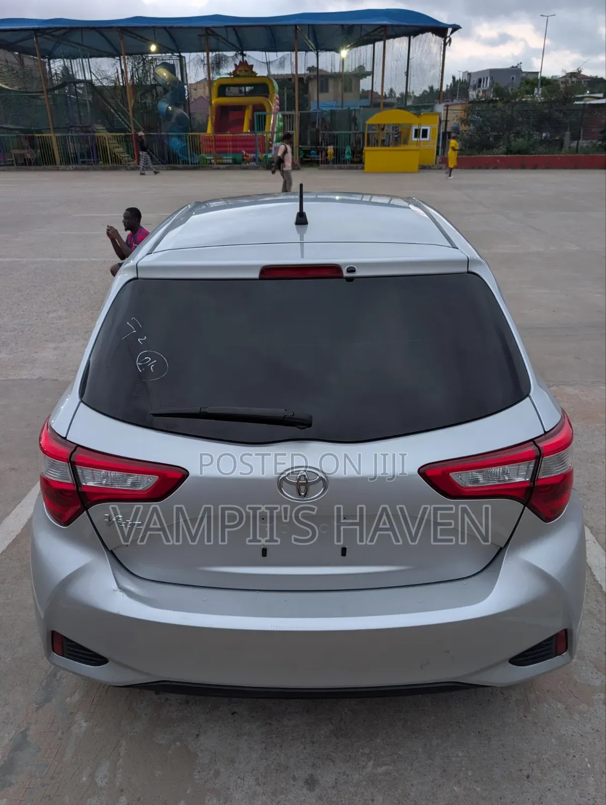 Toyota Vitz 2018 Silver