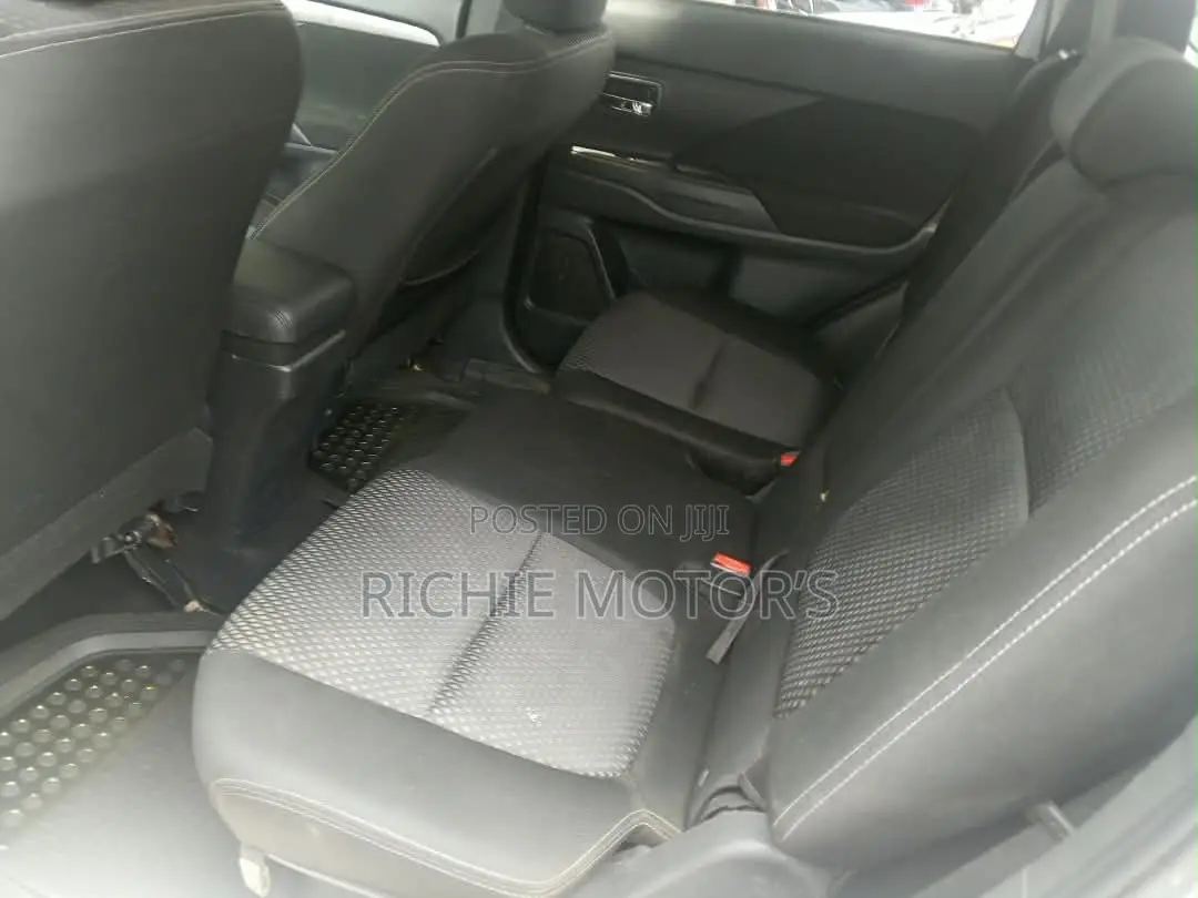 Mitsubishi Outlander SE AWC 2017 Silver