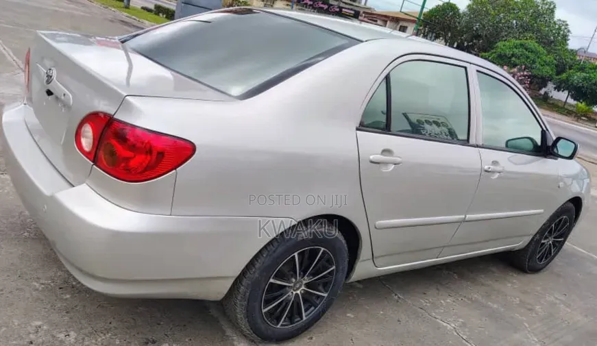 Toyota Corolla Altis 2010 Silver