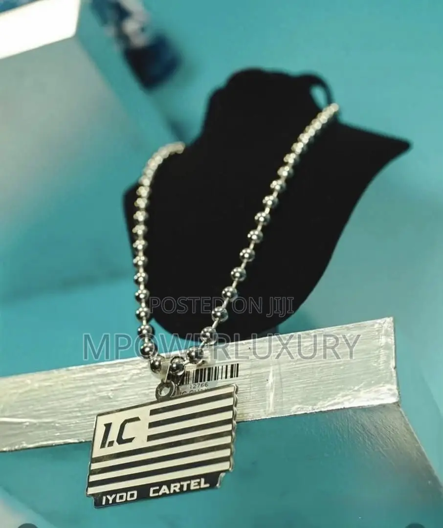 "Iyoo Cartel Chain" or "Cartel Flag Pendant