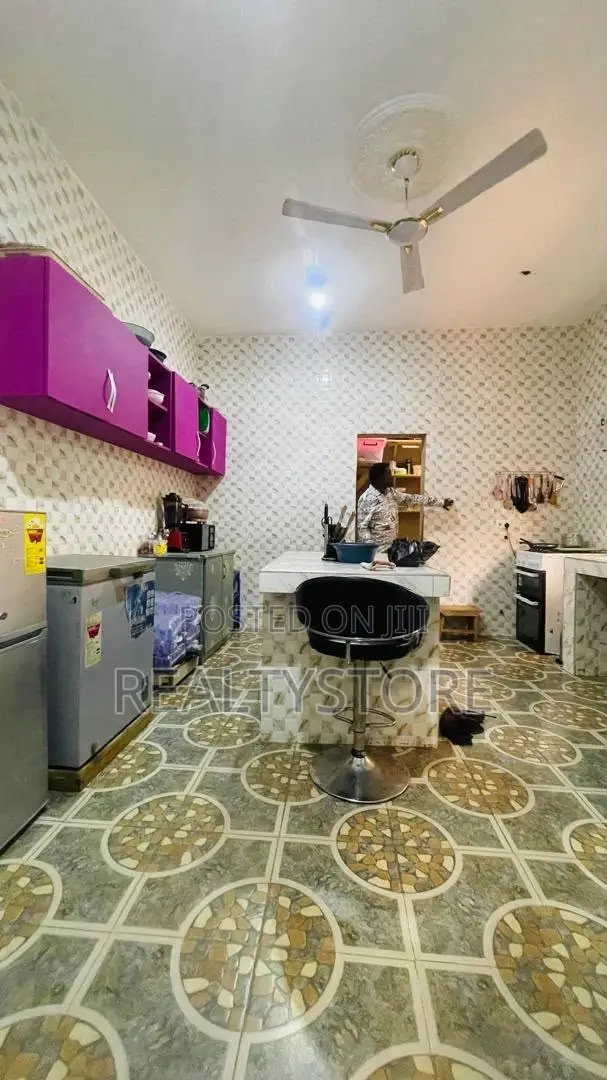 6bdrm Mansion in Ablekuma, Accra Metropolitan for sale
