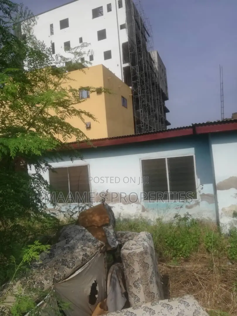 70x100 Titled Land With Old Structure on at UPSA