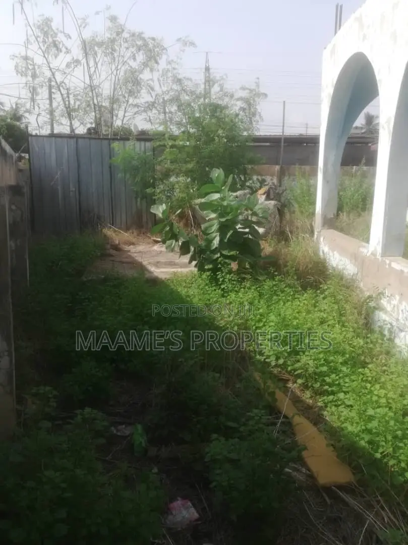 70x100 Titled Land With Old Structure on at UPSA