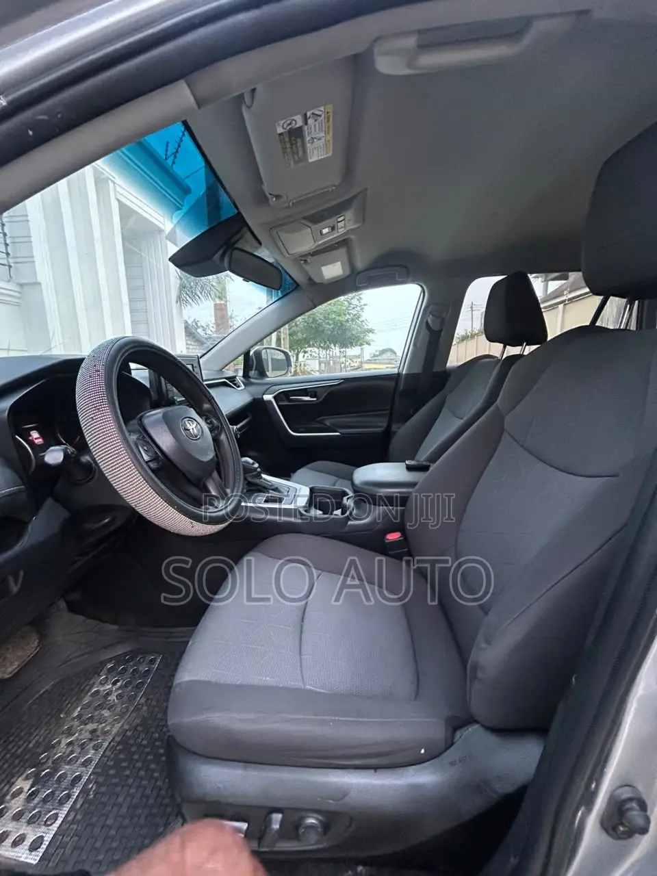 Toyota RAV4 XLE FWD 2020 Silver