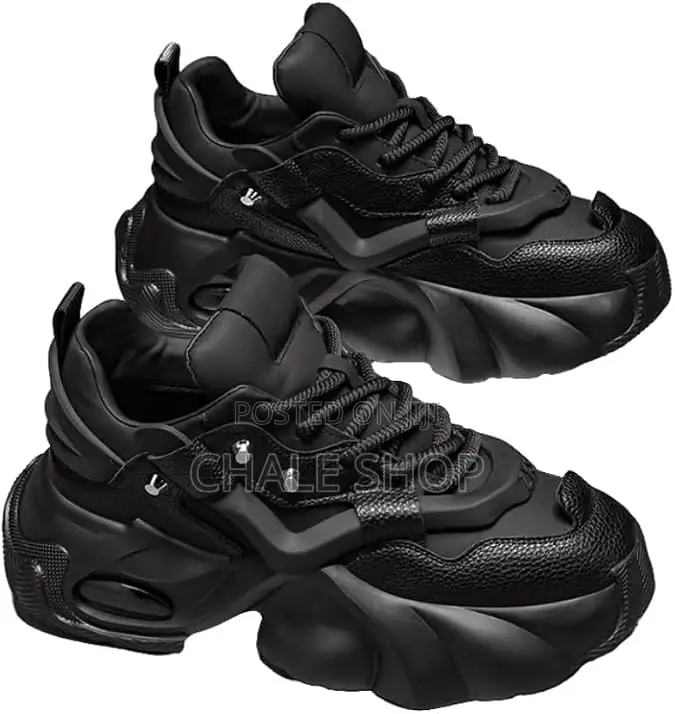 Smart Girl Wear Trendy All-Black Chunky Platform Sneakers