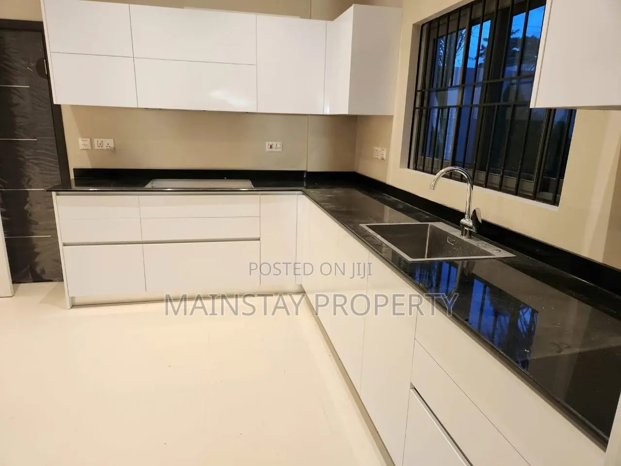 3bdrm Townhouse / Terrace in Mainstay Estates, Airport Residential Area