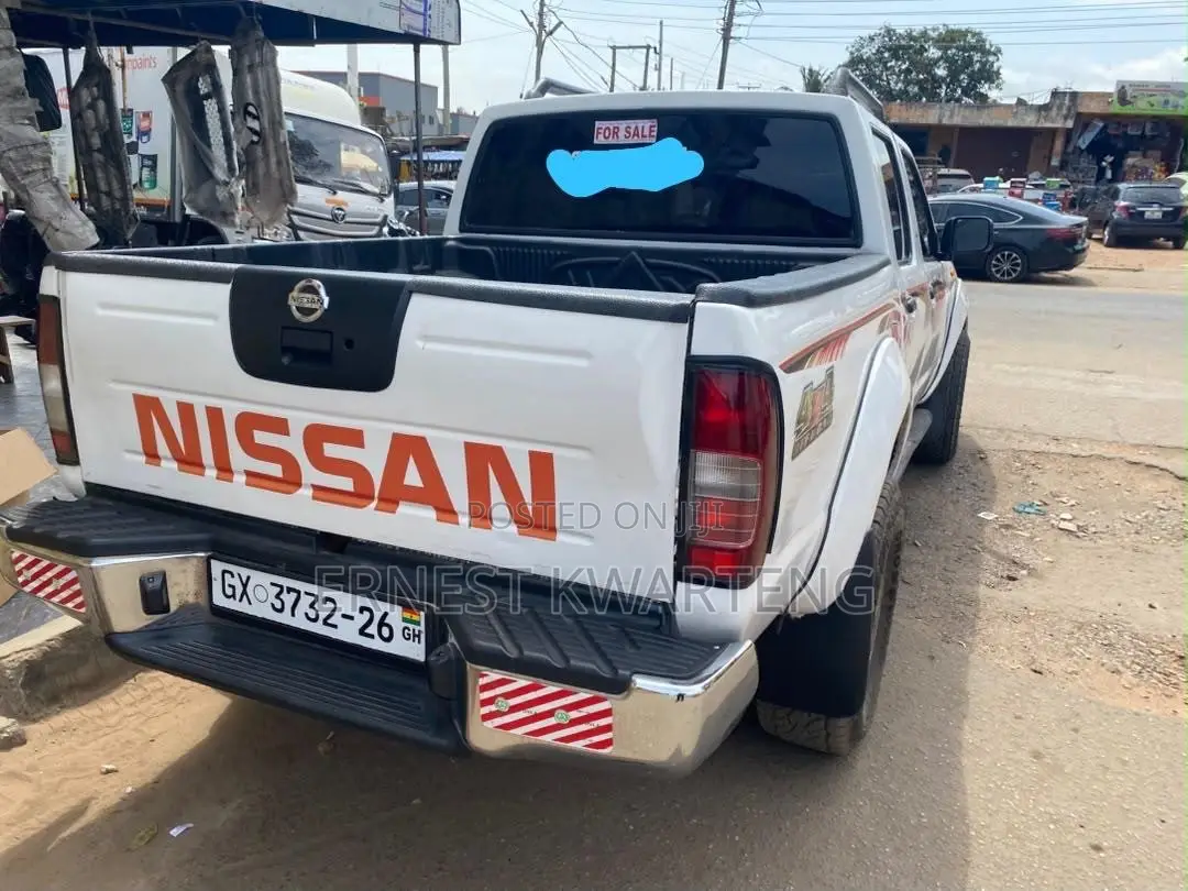 Nissan Hardbody 2014 White