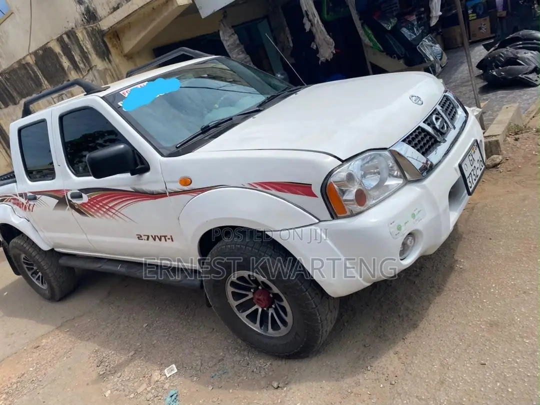 Nissan Hardbody 2014 White
