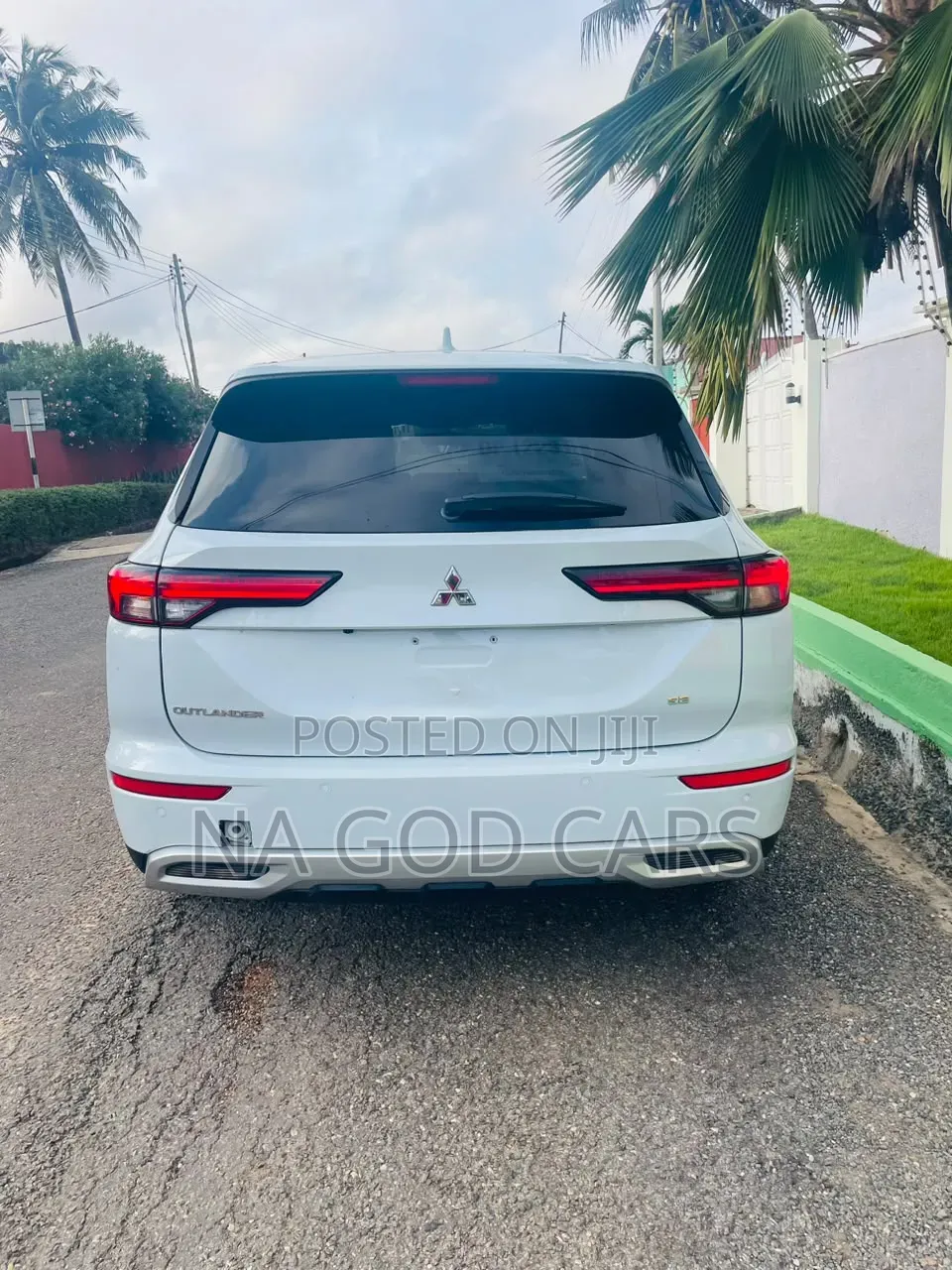 Mitsubishi Outlander 2023 White